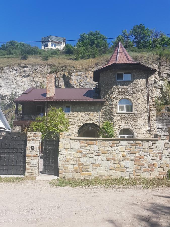 Smotrytska Vezha Hotell Kamjanets-Podilskyj Exteriör bild